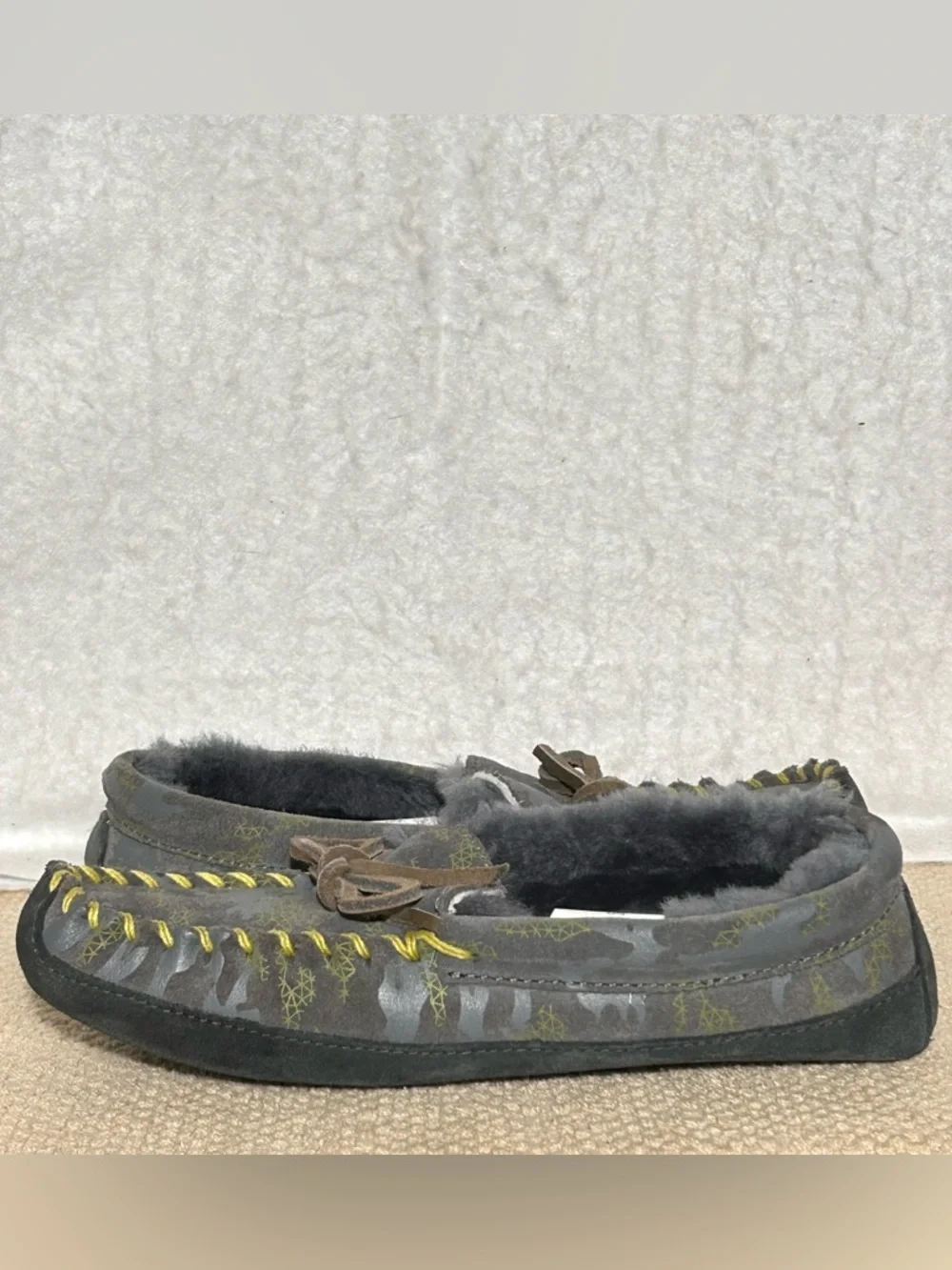L.L. Bean Little Kids Grey Camo Wicked Good Mocassin Sherpa-Lined Slippers SZ 1
